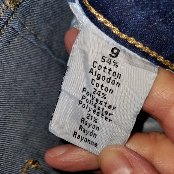 VINIZBENA Skinny Jean w/Appliqué - Picture 6 of 9